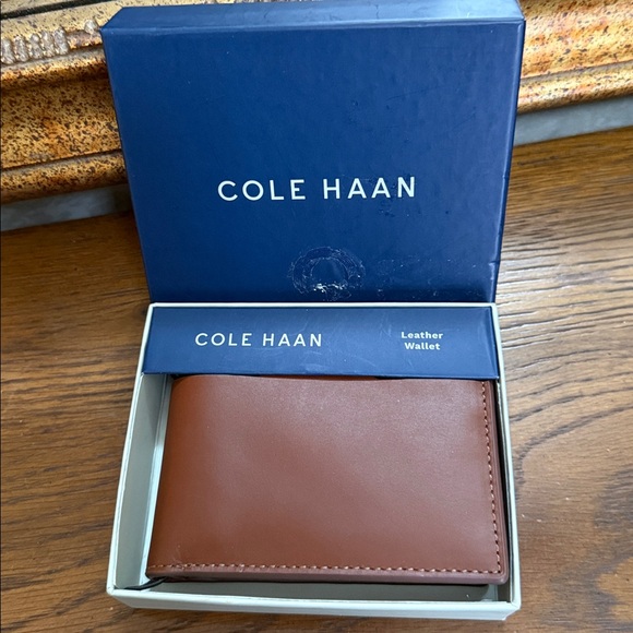 Cole Haan Brown genuine leather wallet and card holder. 6 holders & bill holder. - Picture 10 of 12